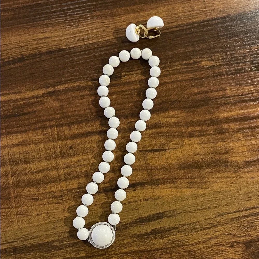 Vintage Crown Trifari necklace white beads Rare Find